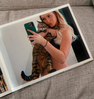 Éloïse Appelle Instagram - Quelques souvenirs de cette année magique gravé sur papier.. ✨
Ce remémorer ces moments en famille, quoi de plus beau.. 🫶🏼

Offrez-vous de magnifique souvenirs avec le code ELOISE2023 qui vous offre -40% sur tout le site jusqu’au 1er mars 📸

@monalbumphoto.fr 
#collaboration 

@agenceweevents