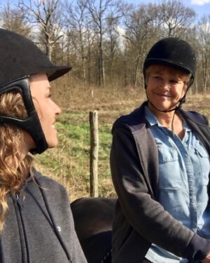 Élodie Fontan Instagram - Ce lien si fusionnel qui n’a pas besoin de mots … Bonne fête ma merveilleuse maman ♥️ Je t’aime si fort
