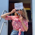 Élodie Fontan Instagram - Première journée de tournage pour Alibi.com 2 🎬🎥🥳😍 Retour du personnage de Flooooo 😝 #Alibi.com2 @studiocanal.fr @lacheauphilippe @tarekboudali @julienarruti