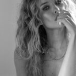 Élodie Fontan Instagram - Nouvelle photo de la si talentueuse @sandrinegomezphotography 💖🙏🏼💖 Quel bonheur de travailler avec cette photographe !