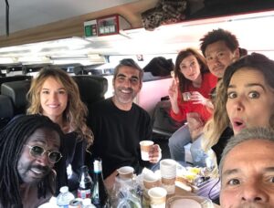 Élodie Fontan Instagram - Ça y est !!!! C’est la sortie de Qu’est ce qu’on a tous fait au Bon Dieu?
😃🥳💃🏻🕺🏻🍾 Si heureuse que le film vous appartienne enfin ! Tout comme j’ai été heureuse de retrouver cette fabuleuse équipe pour ce troisième volet 🥰 @ugcdistribution  #comedie #cinema