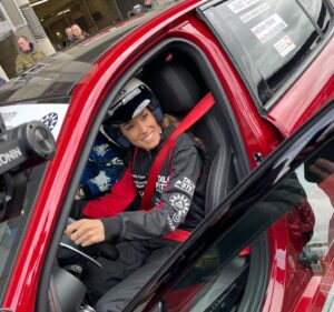 Élodie Fontan Instagram - Journée incroyable sur le fameux circuit Bugatti du Mans 🤩🏎️ 

Merci @talonpiste de m’avoir offert cette belle opportunité, cette chance de représenter la belle association 
@mecenatcardiaque , qui fait un travail incroyable et permets à des enfants atteints de malformations cardiaques d’être opérés. 

Merci à ma super coach @prissoup2b  pour sa bienveillance et ses précieux conseils, si heureuse d’avoir partagé cette journée avec toi .

Je rentre les yeux pleins d’étoiles d’avoir participé à ce si joli événement 🙏🏼 

@talonpiste @mecenatcardiaque @24heuresdumans merci @clemcs.photos pour la seconde photo