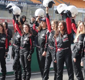Élodie Fontan Instagram - Journée incroyable sur le fameux circuit Bugatti du Mans 🤩🏎️ 

Merci @talonpiste de m’avoir offert cette belle opportunité, cette chance de représenter la belle association 
@mecenatcardiaque , qui fait un travail incroyable et permets à des enfants atteints de malformations cardiaques d’être opérés. 

Merci à ma super coach @prissoup2b  pour sa bienveillance et ses précieux conseils, si heureuse d’avoir partagé cette journée avec toi .

Je rentre les yeux pleins d’étoiles d’avoir participé à ce si joli événement 🙏🏼 

@talonpiste @mecenatcardiaque @24heuresdumans merci @clemcs.photos pour la seconde photo