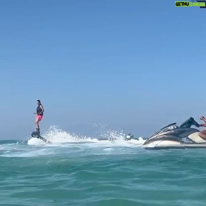 Élodie Fontan Instagram - Mais tellement génial !!!! Merci Ramzy et @chevillardsophie pour cette super découverte ! C’était dément 🤩😍🏂🏝🌞 Sous les encouragements de @medi.sadoun et @eleonore_brito_mendes 😄🥰 je vous ai même laissé le petit cri final 😂