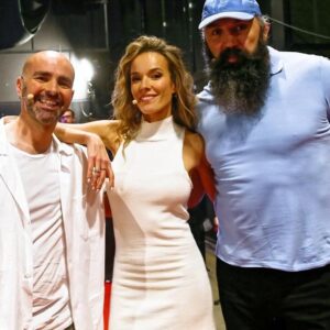 Élodie Fontan Instagram - Le show des Enfoirés c’est ce soir sur @tf1 ! Et on a hâte ! 🤩😍🥳 @enfoiresofficiel @restos.du.coeur