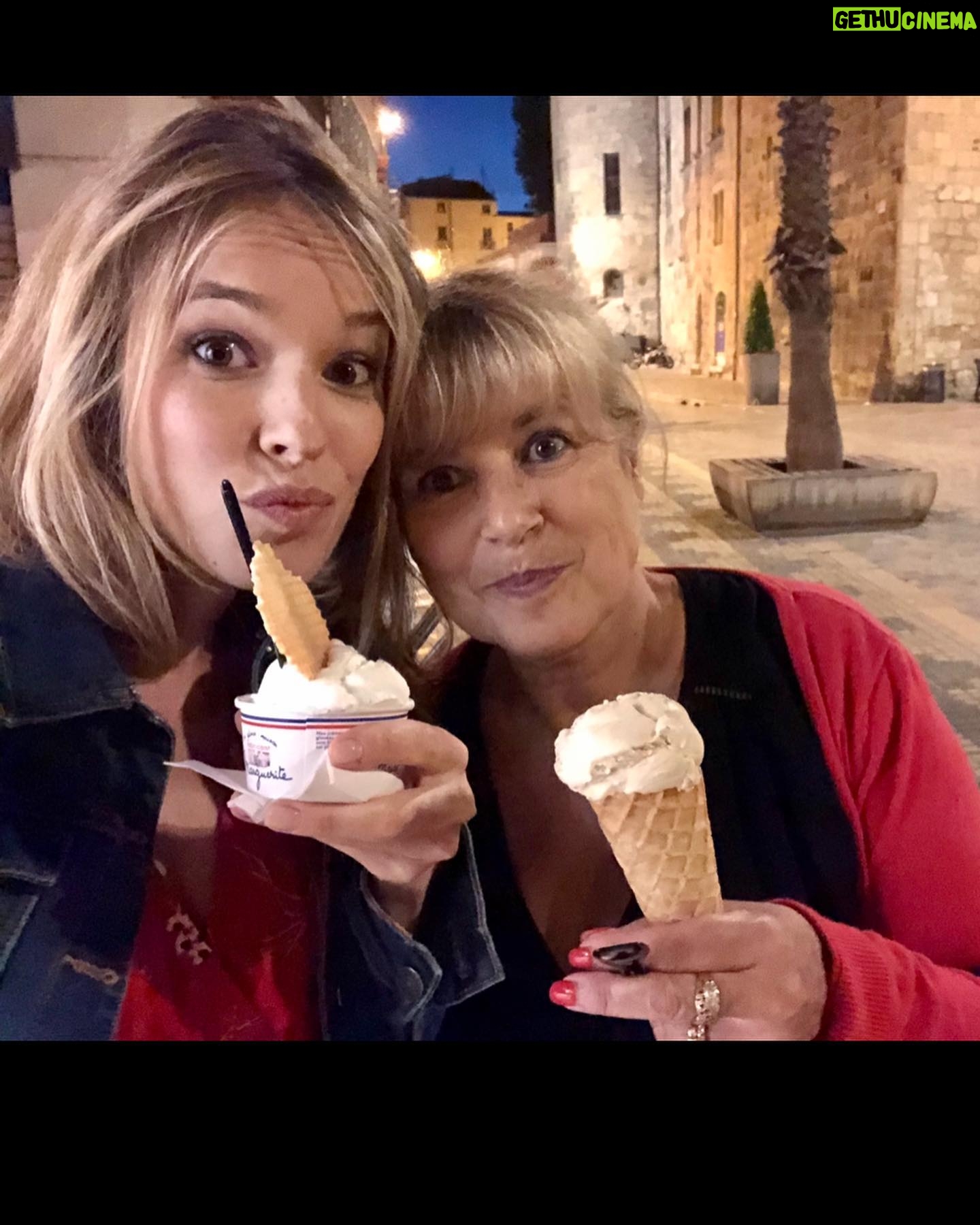 Élodie Fontan - 45.8K Likes - Ce lien si fusionnel qui n’a pas besoin de mots … Bonne fête ma merveilleuse maman ♥️ Je t’aime si fort