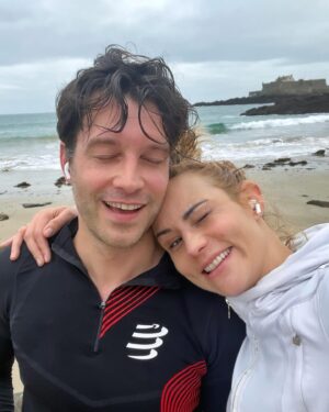 Élodie Gossuin Instagram - ♡ 𝓐̀ 𝓷𝓸𝓼 20 𝓪𝓷𝓼 ∞

𝐸𝓃𝓈𝑒𝓂𝒷𝓁𝑒 ❤️
À notre Vie, les hauts incommensurables, les bas démesurés, les moyens soporifiques.
À nos silences si bruyants, nos discussions feutrées, ta folie si libérée, tes manies Marvel et du rangement psychorigide du lave-vaisselle, 
À ta façon d’être relou, à la mienne d’être chiante et surtout… vive l’Amour ❤️

Merci à Mamie et Papy qui gardent nos 4 merveilles 🙏🏻🫶. 

À nos rares moments si précieux en amoureux 
📍À @thermesmarins_saintmalo pour cet écrin au-delà de nos rêves 💭 🫶🌊🦪🦦🪸🧜‍♀️🧜‍♂️⚓️ #invitation #20ans #Am