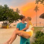 Élodie Gossuin Instagram - 𝓡𝓮𝓼𝓽𝓮𝓻 𝓵𝓪̀ ꕥ À jamais gravé dans nos têtes et nos cœurs 🥰🇹🇭 Mais il est temps de sortir du hamac, bye les tongs, bonjour baskets et cartables !!! C’est la reprise pour tout le monde 💪🏼🏫🖊️📚 bisous forts chez vous 🩷