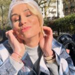 Élodie Gossuin Instagram - 🎞️ Dans ma pellicule cette semaine 🙂‍↔️ 🚝 : TER For Ever 🫣 : Mode Printemps 2k24 📻 : Mon Rêve Réalité #RadioGaga 💭 . Stop ou Encore Encore Encore 🥹 @rtl_france 🍔 : by @bertrandlacherie 🤤 👧🏼 : Toujours garder son sérieux 😂 🎥 : Ma Deuxième famille @m6officiel 🥦 : Les brocolis c la vie (ou pas 🤷🏻‍♀️). Merci à Snap d’occuper nos enfants dans les salles d’attente de médecins 🙏🏻👍  🎬 : Clap ça tourne 🥳 : Bonnes vacances, enfin à nous la zone B 😅🤗 🧳 : Valise en cours , départ pour la Thaïlande avec @tourlane en tribu 🤩🌴✈️