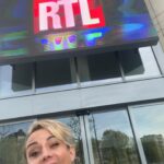 Élodie Gossuin Instagram - 🎞️ Dans ma pellicule cette semaine 🙂‍↔️ 🚝 : TER For Ever 🫣 : Mode Printemps 2k24 📻 : Mon Rêve Réalité #RadioGaga 💭 . Stop ou Encore Encore Encore 🥹 @rtl_france 🍔 : by @bertrandlacherie 🤤 👧🏼 : Toujours garder son sérieux 😂 🎥 : Ma Deuxième famille @m6officiel 🥦 : Les brocolis c la vie (ou pas 🤷🏻‍♀️). Merci à Snap d’occuper nos enfants dans les salles d’attente de médecins 🙏🏻👍  🎬 : Clap ça tourne 🥳 : Bonnes vacances, enfin à nous la zone B 😅🤗 🧳 : Valise en cours , départ pour la Thaïlande avec @tourlane en tribu 🤩🌴✈️