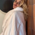 Élodie Gossuin Instagram - Clôture du Festival de Cannes 2k24 … dans mon lit 🥱🙄 Live Early #Tournage #VivelaFrance … bientôt sur @m6officiel Qui aime sa couette ? 🦤