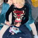 Élodie Gossuin Instagram - Mon 1er cadeau d’anniv ( pensées à tous les natifs de décembre !!) 🎁🙏🏻 Si vous, vous cherchez un cadeau de Noël ( ou d’anniv) plein d’émotion et parfait pour la famille, les grands-parents, les parrains et marraines... j’ai une 💡pour ceux que vous aimez !!!! Le popbook, le petit livre photos de @myfujifilm.fr est juste parfait! Facile à créer avec 1 photo par page, c’est un effet wouaouh grâce au papier photo de qualité ! Personnalisez vos souvenirs en choisissant les marges de couleur, les photos les plus jolies, des instants choisis... ❤️ 🎄 Derniers jours pour passer commande et recevoir les cadeaux pour Noël avec mon code MYFDI23 qui offre -40% dès 30€ d’achat sur tout le site https://myfujifilm.fr/ (hors instax et frais de port), c’est valable jusqu’au 16 décembre 😉 @myfujifilm.fr #myfujifilm #likemyfujifilm #photography #print #impressionphoto #partenariatrémunéré #memories #popbook #photobook