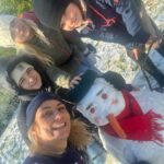 Élodie Gossuin Instagram - C’est quand même plus cool quand ils sont à l’école, on va pas se mentir ? 😂 📚 Olaf Time ⛄️ Snow KO 😵‍💫 Sensation de déjà vécu, help 🆘… école à la maison, télétravail … merci la neige. Des enfants heureux et une maman en PLS 😅… et ça recommence demain ! #Mamaîtresse #FamFolie #Round4 🫠#tbt École ou pas chez vous ? Parents prof ça se passe comment ? 🙌💪