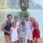 Élodie Gossuin Instagram - 𝓥𝓵𝓸𝓰 4 : 𝓙𝓪𝓶𝓮𝓼 𝓑𝓸𝓷𝓭 𝓘𝓼𝓵𝓪𝓷𝓭 ขอบคุณค่ะ Kop Khun kha Et nos cœurs qui battent si fort, chanceux de sentir ceux en or des Thaïlandais 🙏🏻🇹🇭❤️ #ThaïFamily #Tribu246 #HappyMummy #Tourlane @tourlane #CollaborationCommerciale