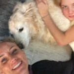 Élodie Gossuin Instagram – Le bonheur, juste ça 🩷 

Tag la personne que tu veux prendre dans tes bras 🫂 

J’espère que votre week-end est doux mes licornes, je vous embrasse 🫶🏻😘