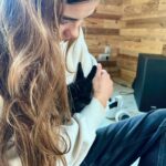 Élodie Gossuin Instagram - 3𝓮̀𝓶𝓮 𝓹𝓪𝓲𝓻𝓮 𝓭𝓮 𝓳𝓾𝓶𝓮𝓪𝓾𝔁 🥰🐰🐰 On a adopté des lapins de Pâques Pac & Man 😂❤️ Si vous leur donniez un prénom ? 😍 { Joséphine & Léonard les ont baptisés Hoppi et Hippo } 🌻 Adoption à la ferme @jardinshautefontaine . Merci à vous et 🙌 pour l’agriculture que vous représentez si bien
