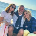 Élodie Gossuin Instagram – 🎥 Coulisses Tournage 

À retrouver bientôt sur @m6officiel 
Que la France est belle 🇫🇷 

Milesker amis basques 🩷
Et semaine prochaine on reprend les mêmes et on recommence 🙌 #Tournage #TeamMagique 😉⚓️🎬

Sondage : à votre avis dans quelle région ? 😘💌