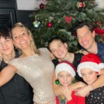 Élodie Gossuin Instagram – 🎅🏻 Joyeux Noël 💫

Rien n’est plus important … l’Amour et la Famille ❤️

On vous embrasse tendrement et nous serrons dans nos bras ceux pour qui le manque est encore plus fort en cette période .
✨✨✨