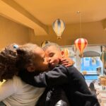 Émilie Fiorelli Instagram - Encore et toujours d’Italie 🇮🇹 Choquée du portrait croisé dans la rue (dernière photo) Louna m’a dit « on dirait tonton et toi » Avouez quand on regarde vite fait on peut y croire un peu ?