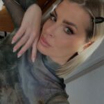 Émilie Fiorelli Instagram – 🤪🔥😂 Quand les trois premiers emojis de votre clavier prédisent l’année à venir! 
Le mien a l’air plutôt cool 🤪🔥😂 
Dites-moi les vôtres en commentaire et découvrons ensemble le style unique de chaque prédiction! 

#EmojiForecast