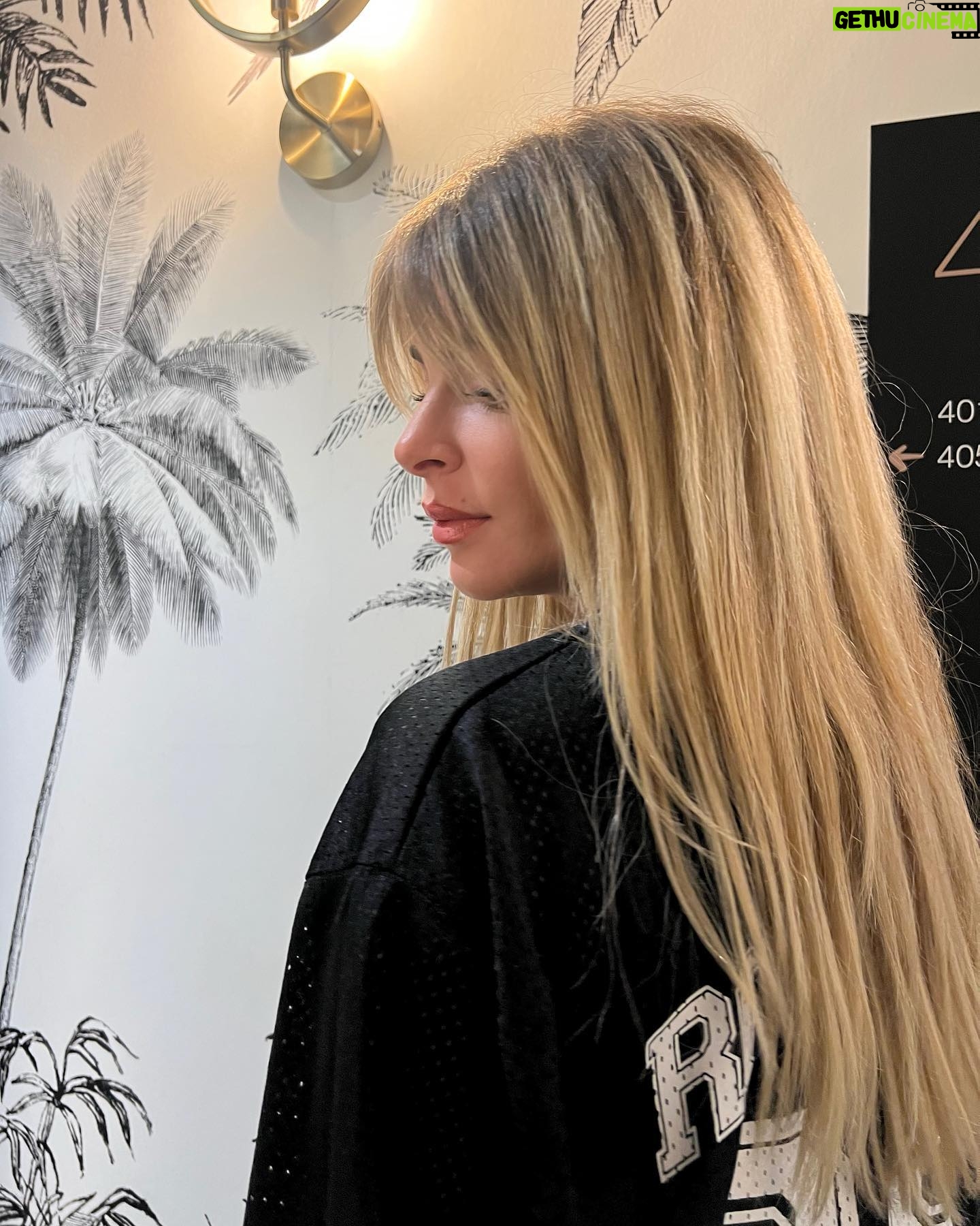 Émilie Fiorelli Instagram - Boooonjour ❤️🔥 Quel est votre programme aujourd’hui ? Je n’ai pas d’idée donc on va aller au parc tout simplement 🫶🏻 Pour les personnes dans le sud donnez moi des idées d’activités pour enfants svp J’ai envie de tester des nouvelles adresses, toutes sortes d’activités en plein air ou même intérieur (pratique quand l’hiver arrivera) Thank you 🤍🤍🤍🤍