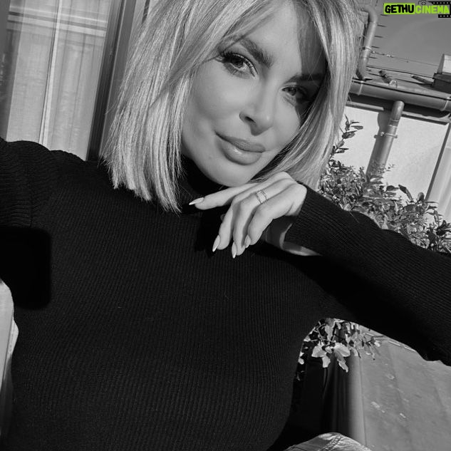 Émilie Fiorelli - 15.2K Likes - 1 ou 2 ? 📸
À vos votes 🫶🏻