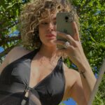 Émilie Fiorelli Instagram - SUMMER MOOD ☀️ Je découvre une nouvelle marque pour l’été et j’adore @cupshe_fr Vous les trouvez pas canon ces maillots ? Gros coup de cœur pour ce une pièce noir et blanc 😍 Non seulement ils sont beaux, mais ils sont aussi incroyablement confortables Profitez de l’été dans le confort avec les maillots de chez @cupshe @cupshe_fr ! ☀️ Pour la fête des mères, bénéficiez jusqu’à 70% de remise profitez de mon code promo pour obtenir en plus des remises exclusives : * emilie15off (15% à partir de 69 euros) * emilie20off (20% à partir de 109 euros) ☀️👙🤍 #cupshe#cusphecrew#cupshecondience #collaborationcommerciale