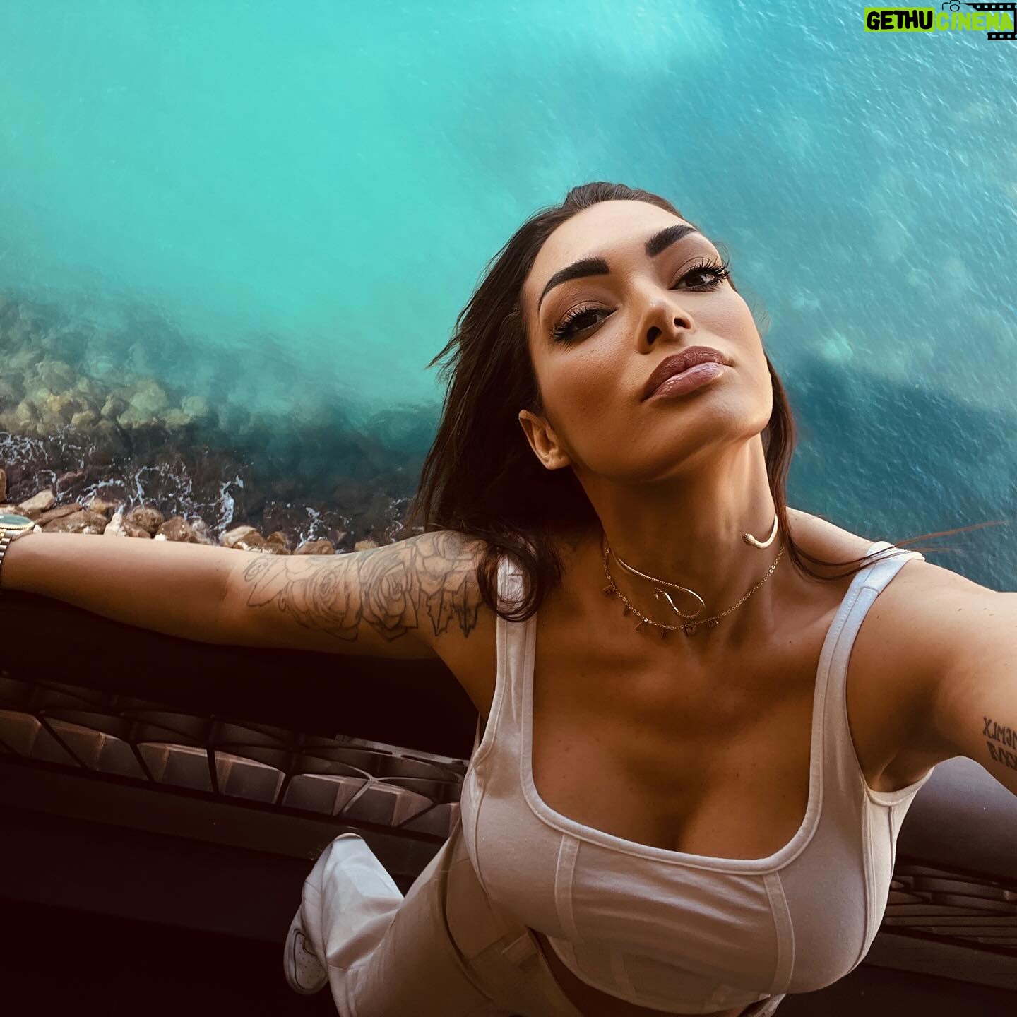 Émilie Nef Naf Instagram - “En suivant le fleuve, on parvient à la mer.” 🌊 🇲🇨🤍