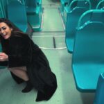 Émilie Nef Naf Instagram - Appréciez chaque instant de la vie comme s’il était le dernier, valorisez et chérissez vos relations, évitez les tracas inutiles, car le bonheur se vit pleinement dans l’instant présent. Ce que nous vivons aujourd’hui pourrait ne pas être là demain, donc vivez et aimez-vous bordel de merde ! 🌹🇮🇹🍕🍝❤️