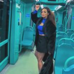 Émilie Nef Naf Instagram - Appréciez chaque instant de la vie comme s’il était le dernier, valorisez et chérissez vos relations, évitez les tracas inutiles, car le bonheur se vit pleinement dans l’instant présent. Ce que nous vivons aujourd’hui pourrait ne pas être là demain, donc vivez et aimez-vous bordel de merde ! 🌹🇮🇹🍕🍝❤️