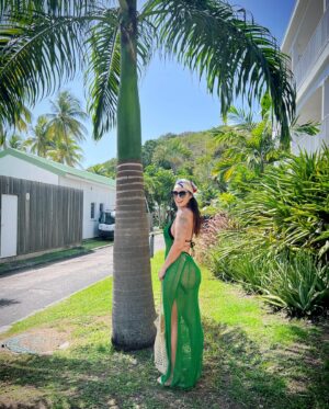 Émilie Nef Naf Instagram - 🏝️🥹☀️🍍💛