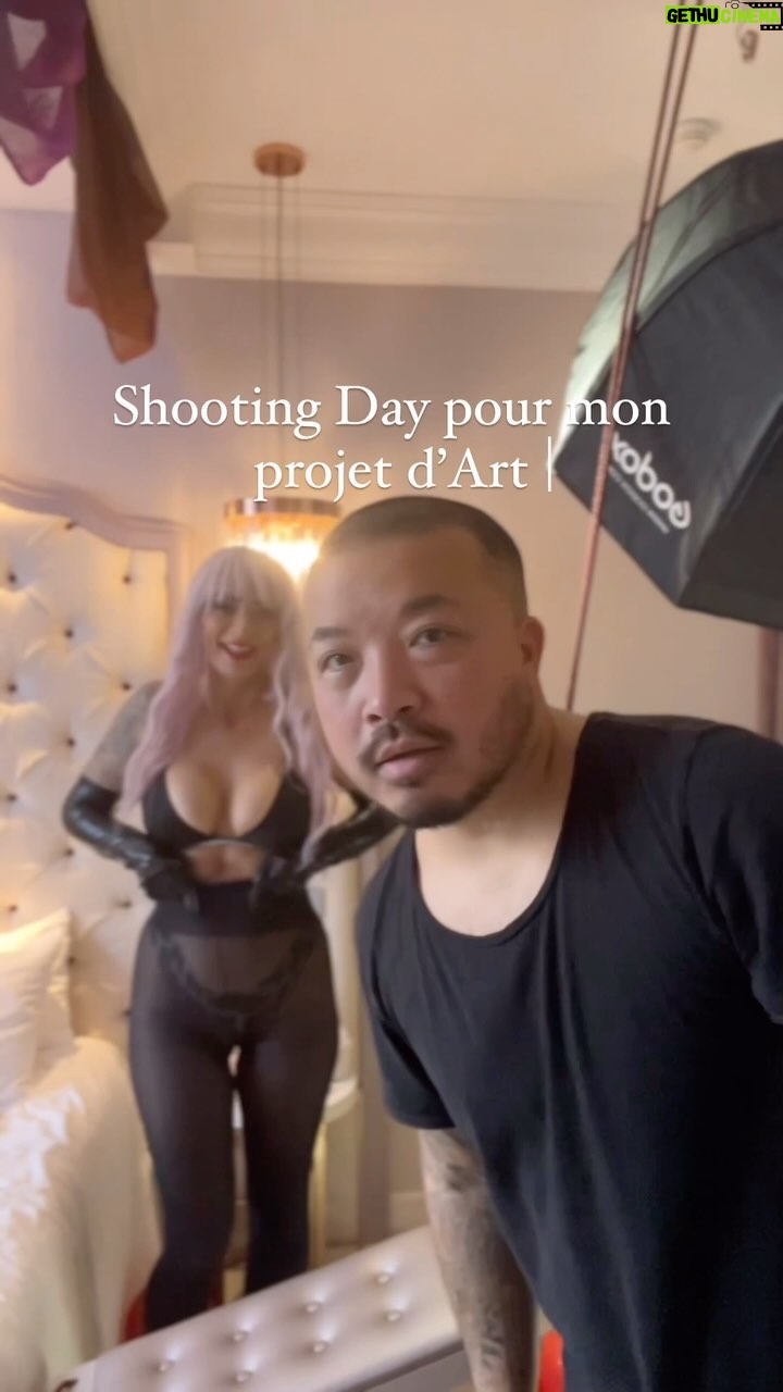 Émilie Nef Naf Instagram - 2024 : faire ce que j’aime 🫶🏼 Je suis heureuse de commencer cette nouvelle aventure de vie avec vous 🤍 @bahonerbaho @houtkov #art #sexyart #justemy #baho #fumerprovoquelimpuissance #dontsmoke ❌