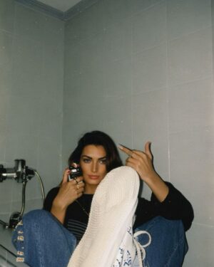 Émilie Nef Naf Instagram - 90´S vibes baby 🎥🎞️✨ #ia