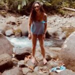 Émilie Nef Naf Instagram – « La nature a ce pouvoir unique de nous apaiser. » 🍃🤍