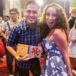 Érika Villalobos Instagram – A nuestros queridos fans y amigos,
Hace 25 años comenzamos un viaje increíble juntos, lleno de pasión y fuego, y hoy queremos agradecerles desde lo más profundo de nuestros corazones. La energía y el cariño que nos han brindado a lo largo de estos años han sido la chispa que ha permitido este sueño.
El concierto del 23 de noviembre es más que una celebración, es un cierre de ciclo, una página de nuestra historia que escribimos juntos. Lo hacemos por nosotros pero también por ustedes, por esa pasión compartida que nos une y nos impulsa a seguir adelante. Así que prepárense, porque esta noche será para recordar.
Estas fotos son el testimonio de una conexión que trasciende el tiempo. Gracias por estar con nosotros en este viaje. ¡Nos vemos en el concierto del 23 de noviembre en el Anfiteatro del Parque de la Exposición para celebrar! 🎉🎶💃🕺 #TBO25Años #ModoTorbellino❤️🔥
@danielasarfati @gabocalvom @marcozunino_of @fcayo @barbaracayo @funkybroster @villaloboserika
