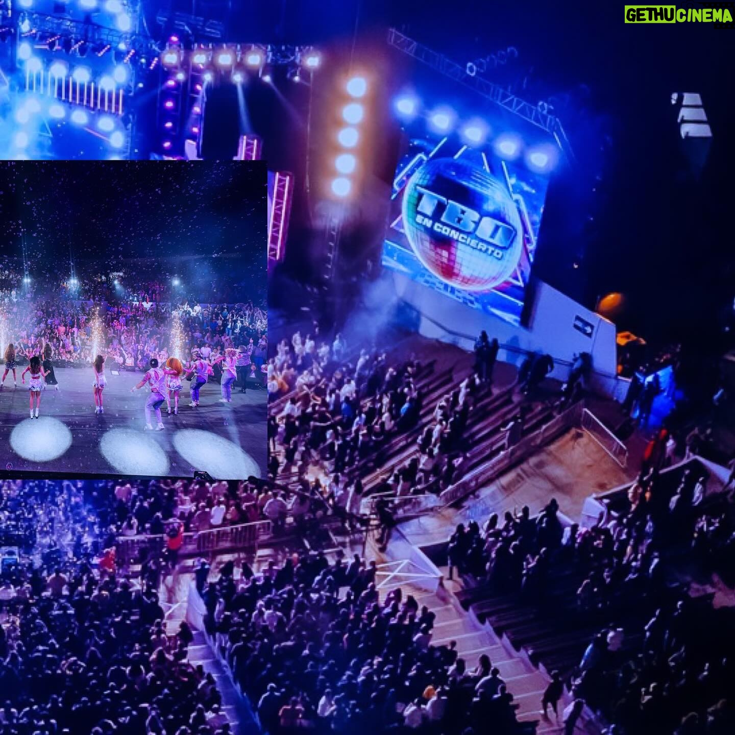 Érika Villalobos Instagram - Una noche azul y perfecta. Gracias a todos los que estuvieron ahí, por esas sonrisas, esos cantos, esos gritos, por el amor que sentimos. Gracias a los que no pudieron estar, pero encendieron sus televisores allá por 1997, compraron sus cds, cassettes y lograron que empezara la magia. Los llevaremos con nosotros a donde quiera que vayamos.