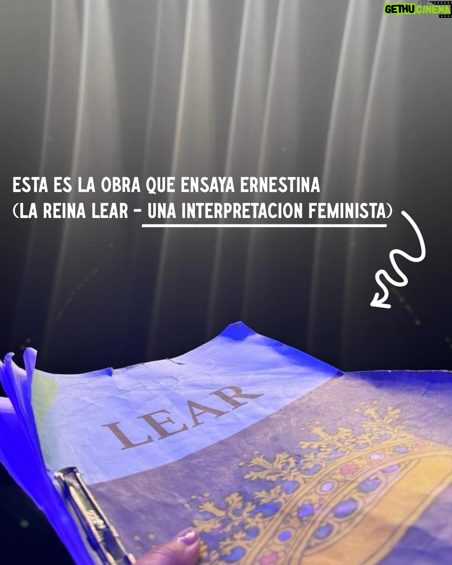 Érika Villalobos Instagram - ¡Gracias Trujillo! Algunas reflexiones por aquí 💚: 1.- Las zapatillas nuevas de Ernestina son muy cómodas como pueden ver en la foto 3. 2.- Lo mejor: escuchar las risas, exclamaciones y llantos del público trujillano. 3.- Hay mucha gente que aún no entiende la importancia que tiene el apagar el celular durante una función de teatro. 4.- Extrañé no visitar la Huaca de la Luna. 5.- Mi cultura pre-inca favorita sigue siendo la Mochica. 6.- Aún no asimilo el fin de Velas de Cumpleaños. (Será el fin?) 7.- Quiero volver a pisar el escenario del teatro Víctor Raúl Lozano Ibánez. 8.- Se me antoja un cabrito a la norteña. 9.- Necesito un buen corte de pelo. ¿Lo haré pronto? 10.- Extraño a mis hijos.