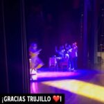 Érika Villalobos Instagram - ¡Gracias Trujillo! Algunas reflexiones por aquí 💚: 1.- Las zapatillas nuevas de Ernestina son muy cómodas como pueden ver en la foto 3. 2.- Lo mejor: escuchar las risas, exclamaciones y llantos del público trujillano. 3.- Hay mucha gente que aún no entiende la importancia que tiene el apagar el celular durante una función de teatro. 4.- Extrañé no visitar la Huaca de la Luna. 5.- Mi cultura pre-inca favorita sigue siendo la Mochica. 6.- Aún no asimilo el fin de Velas de Cumpleaños. (Será el fin?) 7.- Quiero volver a pisar el escenario del teatro Víctor Raúl Lozano Ibánez. 8.- Se me antoja un cabrito a la norteña. 9.- Necesito un buen corte de pelo. ¿Lo haré pronto? 10.- Extraño a mis hijos.