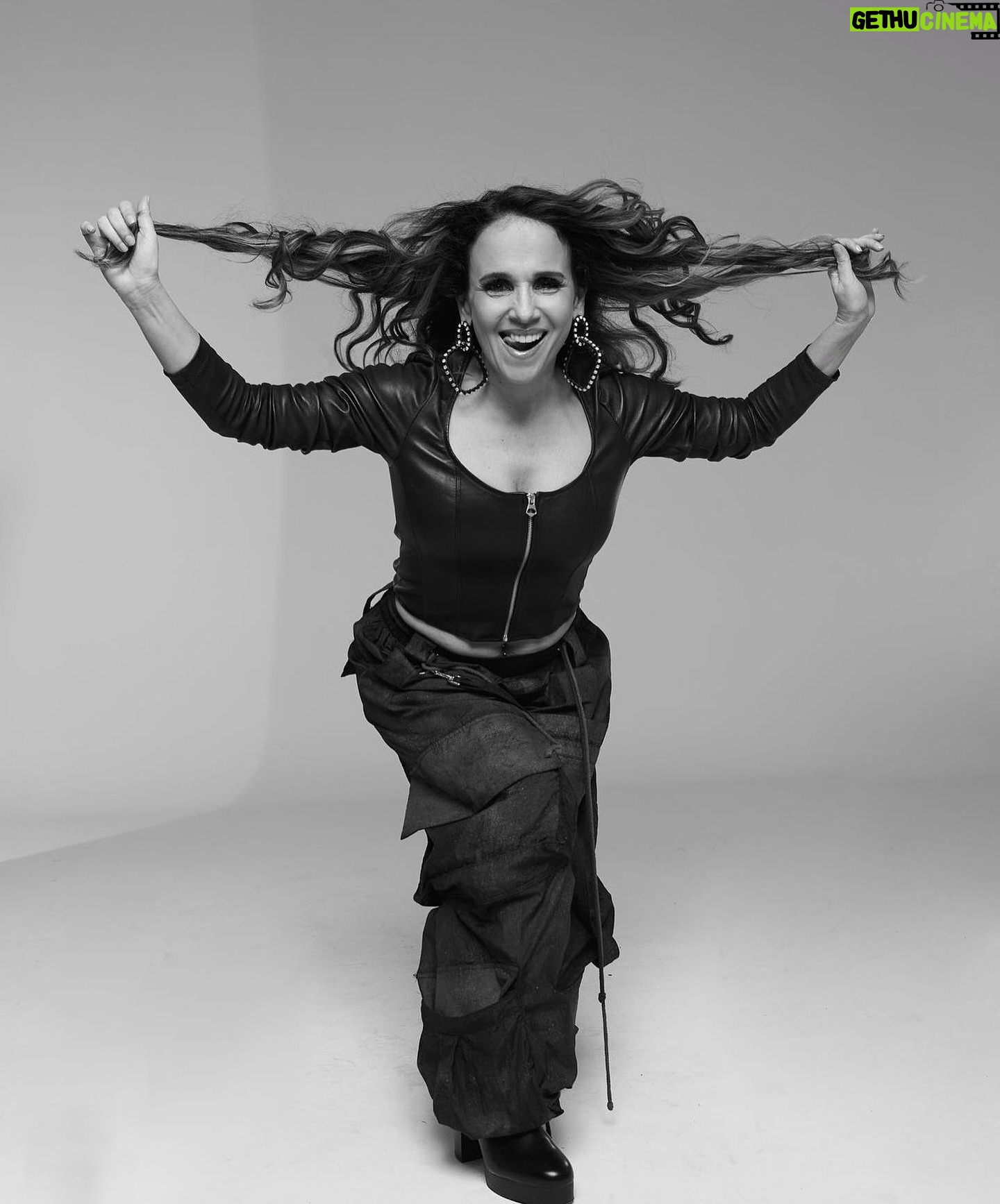 Érika Villalobos Instagram - dEjA QuE La vIDa tE DeSPeiNe