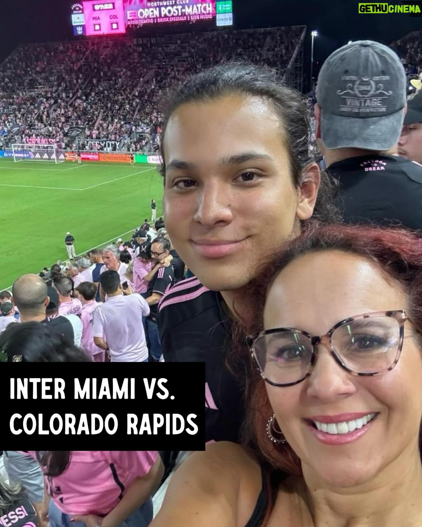 Érika Villalobos Instagram - Aquí la segunda parte de Miami que les prometí. Trabajo, música, amistad, fútbol, familia, playa, sol, y amor. ¿Se puede pedir más?