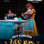 Érika Villalobos Instagram - Hoy domingo la función es a las 7 p.m!!! 👀👀 ⏰La puntualidad es muy importante para nosotros, por eso te recordamos que salgas con anticipación. Después de las 7:15 ya NO se permitirá el ingreso ✨Te esperamos para celebrar la vida de Ernestina Mirabilia y conocer a su peculiar familia