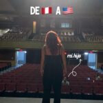 Érika Villalobos Instagram - Una experiencia “de locos” lo que fue MADRES, el musical en Miami. 🌟🌟🌟🌟 Gracias a @tarikosan, @fiorellamilla, @valinbalon y a todos los que trabajaron 💪🏽 en Perú y en USA para que esto se hiciera realidad. @veranodelnoventaynueve @danitzamb99 @preludioac. A mis hijitos Mikael y Fernanda por ser parte de este musical, por ser mi apoyo y darme tanto amor. A mis amigas preciosas @alexandragrana @rossana.fm y @gianellaneyra_ por esa magia que llevan dentro, que hace que ocurran cosas increíbles dentro y fuera del escenario. Y, finalmente, gracias al público que estuvo presente, más grande que nunca, riendo , llorando, aplaudiendo. Nos vamos con una sonrisa enorme y el corazón llenito llenito.