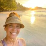 Érika Villalobos Instagram - Nada mejor que hacer ejercicio frente al mar… #Movimiento #Ejercicio #Salud #Naturaleza