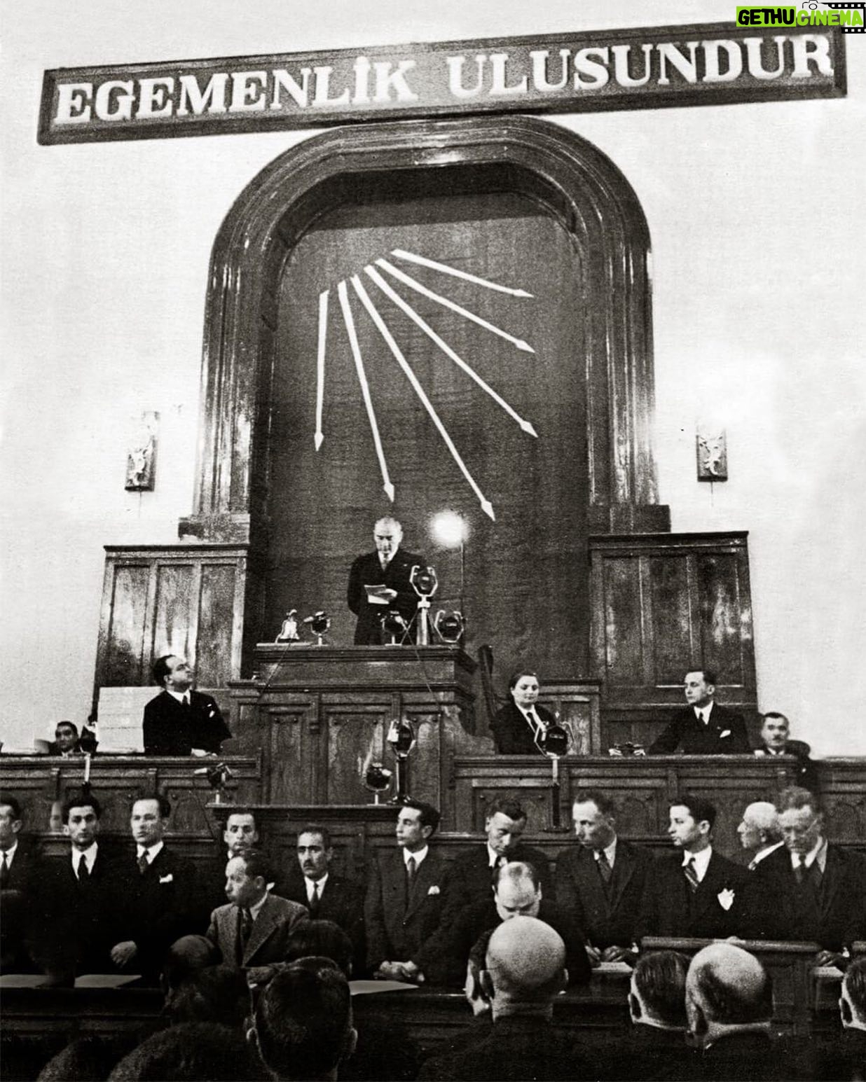 Öykü Serter - 4.2K Likes - Egemenlik Ulusundur🙌🏻
Üç milyon çocuk yatağa aç girmediğinde, eğitim eşit ve ücretsiz olduğunda, gençler ve çocuklar cemaat ve tarikatlara mecbur bırakılmadığında, tacize tecavüze cinayete kurban verilmediğinde, altı yaşındaki küçük kız çocukları evlendirilmediğinde, sigortasız mesaisiz işçi olarak çalıştırılmadığında ezcümle, çocuklarımızı zulümden koruyabildiğimizde, Atamızın onlara armağan ettiği bayramı layıkıyla iade eder kutlarız; ama önce
“EGEMENLİK ULUSUNDUR”
Meclis iradedir, irademize sahip çıkalım. 23 Nisan Ulusal Egemenlik ve Çocuk Bayramımız kutlu olsun♥️🇹🇷