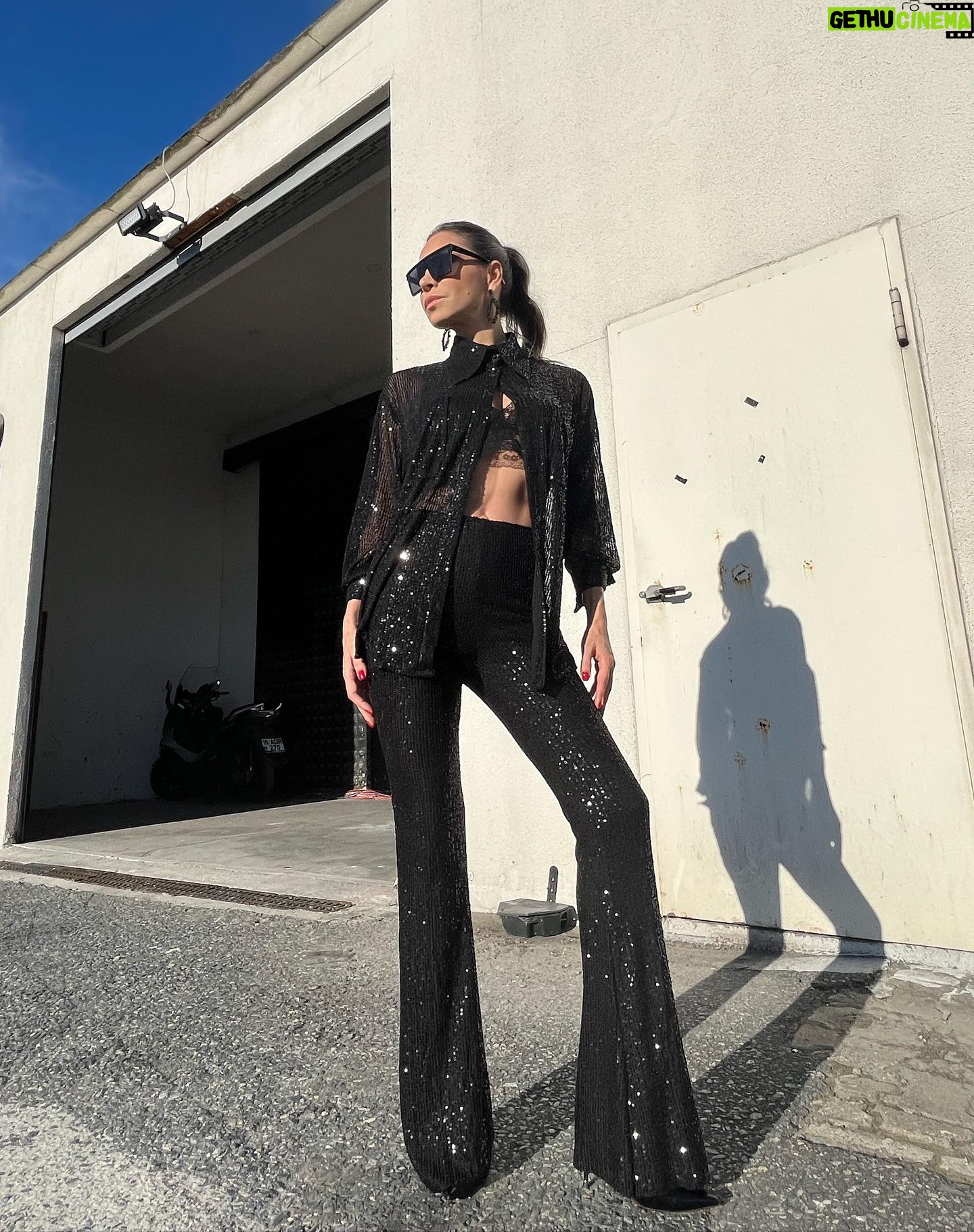 Öykü Serter Instagram - 🤍🍃 @yaseminkaragulle ✰ @happytowear_ ✰ @rutkayozis ❤︎ @saimesaime ❤︎ #KO ✶