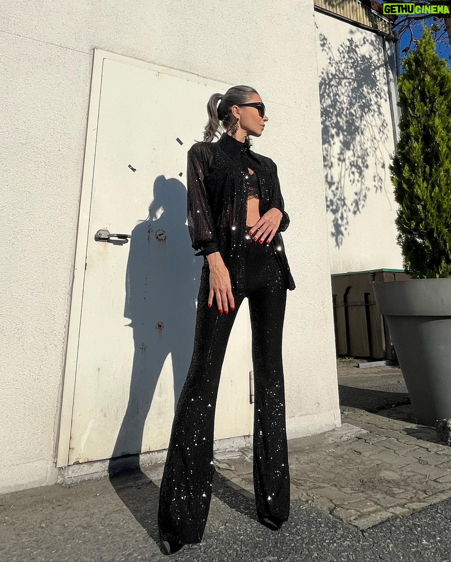 Öykü Serter Instagram - 🤍🍃 @yaseminkaragulle ✰ @happytowear_ ✰ @rutkayozis ❤︎ @saimesaime ❤︎ #KO ✶