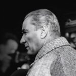 Öykü Serter Instagram – ❤︎ Gözümüzün yaşı, kalbimizin acısı dinmedi sensiz, affet bizi Atam…Varlığına her gün artan özlemle, acımız her an daha da derinleşiyor. Rahmet, hasret, şükran ve minnetle anıyorum seni, Ulu Önderim Atatürk; ruhun şad olsun. İzindeyim canım Atam🖤
