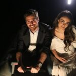 Özgü Kaya Instagram - Üç sezonluk hikayemizin sonuna geldik!🤍 Üç Kız Kardeş için 84 bölüm boyunca emek veren herkesin yüreğine sağlık!✨ Bu akşam son kez #ÜçKızKardeş 🕊️ @iclalaydin @iincigundogdu @edateksoz @aycayaykin @uckizkardestvdizisi @surecfilm @kanald
