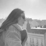 Özgü Kaya Instagram – Je caressais le temps et jouais de la vie🤍