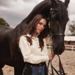 Özgü Kaya Instagram - found my horse🖤